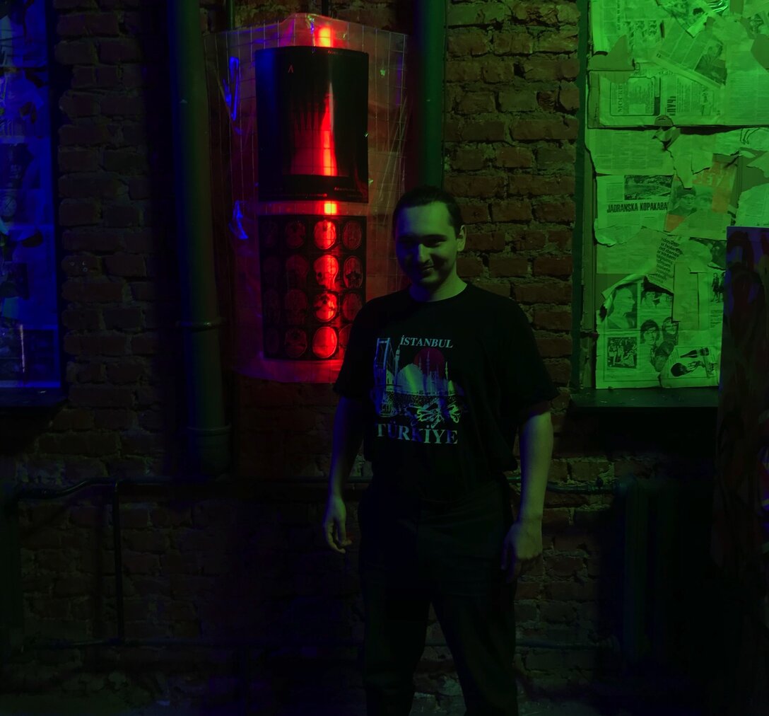 three-aliens-4